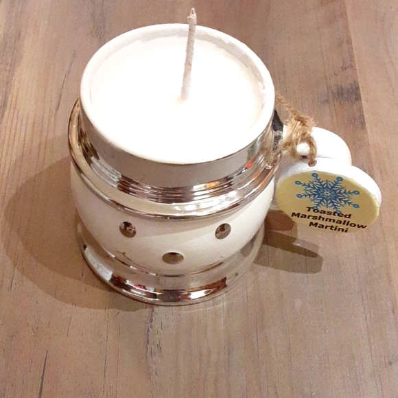 Handcrafted Toasted Marshmallow Martini Candle - Picture 2 of 5